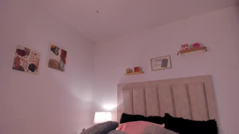 Avaline Help me reach 100 likes TRANSMISSION EVERY DAY FROM 39 PM online show from 02/19/25, 03:39