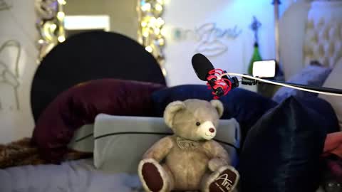 AvalonnFoxx online show from 12/17/25, 07:58