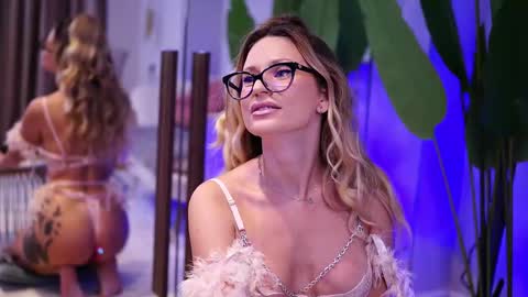 Snapshot of avamaddisson chatting on 10/24/25, 03:58 Ava online show from 10/24/25, 03:58