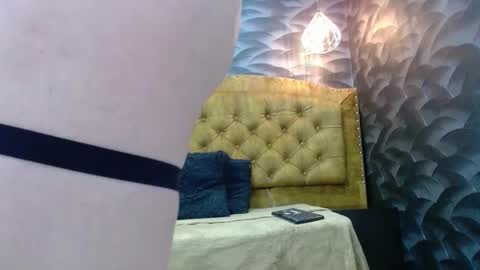 Snapshot of avanahomi chatting on 09/17/25, 02:57 avanahomi online show from 09/17/25, 02:57