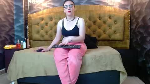 Snapshot of avanahomi chatting on 09/20/25, 10:49 avanahomi online show from 09/20/25, 10:49