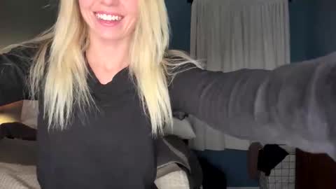 Snapshot of avarosefit chatting on 02/25/26, 02:43 Ava Rose online show from 02/25/26, 02:43