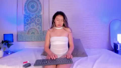 Snapshot of avelia_dh chatting on 06/13/26, 07:01 Avelia online show from 06/13/26, 07:01