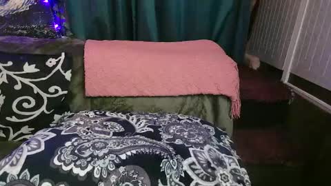 raven blue online show from 10/08/25, 06:00