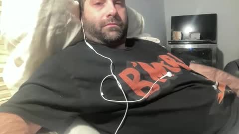 Snapshot of averagejoe345977 chatting on 02/13/26, 02:18 averagejoe345977 online show from 02/13/26, 02:18