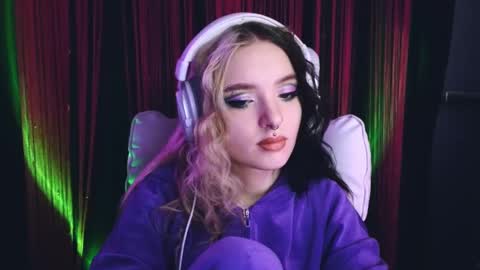 Snapshot of avi_nile chatting on 03/07/25, 02:36 Avriel online show from 03/07/25, 02:36