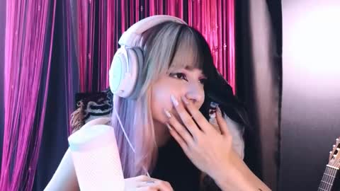 Snapshot of avi_nile chatting on 09/11/25, 05:07 Avriel online show from 09/11/25, 05:07