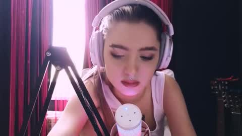 Avriel online show from 11/23/25, 04:45