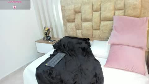 Snapshot of avis_lara chatting on 01/13/25, 10:56 AVIS online show from 01/13/25, 10:56