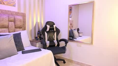 Snapshot of avis_lara chatting on 09/17/25, 06:53 AVIS online show from 09/17/25, 06:53