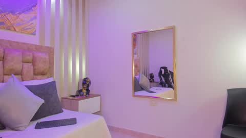 Snapshot of avis_lara chatting on 09/20/25, 07:04 AVIS online show from 09/20/25, 07:04