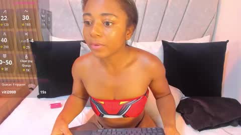 Snapshot of avis_lara chatting on 10/10/25, 08:57 AVIS online show from 10/10/25, 08:57