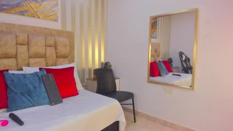 Snapshot of avis_lara chatting on 11/10/25, 07:57 AVIS online show from 11/10/25, 07:57