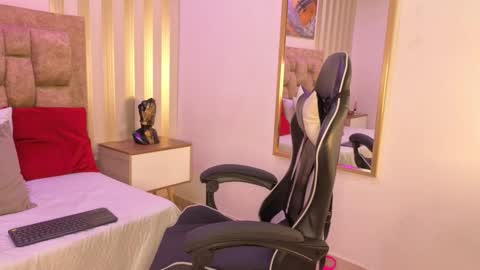 Snapshot of avis_lara chatting on 11/26/25, 05:36 AVIS online show from 11/26/25, 05:36