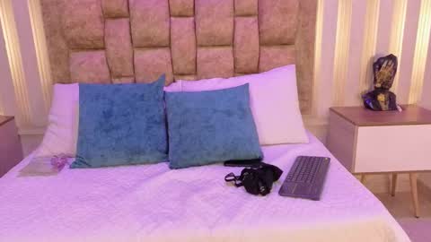 AVIS  online show from 12/18/25, 08:26