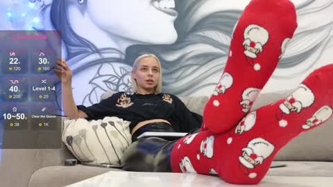 Snapshot of avr0ra chatting on 12/29/24, 10:56 Goddess Avrora online show from 12/29/24, 10:56