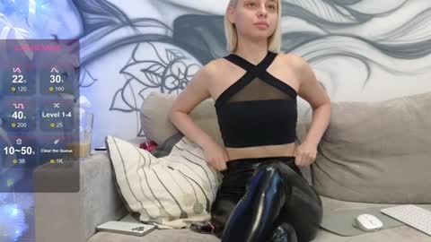 Snapshot of avr0ra chatting on 01/08/25, 08:27 Goddess Avrora online show from 01/08/25, 08:27