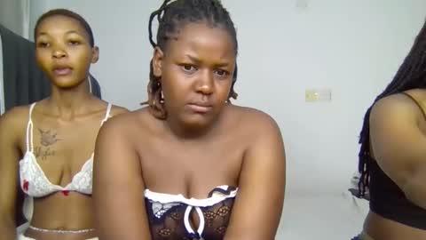 Snapshot of avril_lily chatting on 02/10/26, 02:04 Avril online show from 02/10/26, 02:04