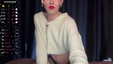 avril_pearly_ online show from 12/15/24, 08:25