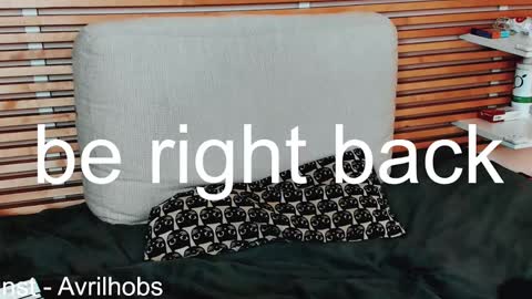 Snapshot of avrilhobs chatting on 02/26/25, 12:03 Avril online show from 02/26/25, 12:03