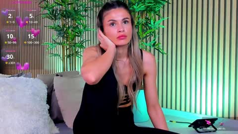 Snapshot of avrillcyrux chatting on 01/02/25, 01:40 AVRILL CYRUX online show from 01/02/25, 01:40