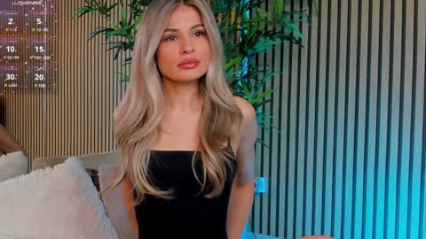 Snapshot of avrillcyrux chatting on 02/04/25, 06:25 AVRILL CYRUX online show from 02/04/25, 06:25