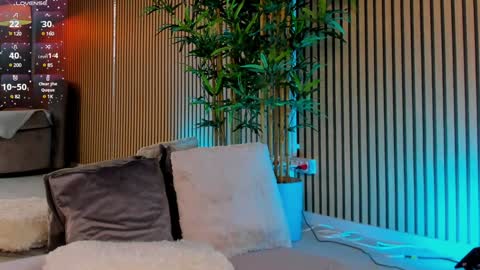 Snapshot of avrillcyrux chatting on 02/07/25, 10:19 AVRILL CYRUX online show from 02/07/25, 10:19