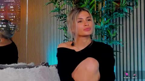 Snapshot of avrillcyrux chatting on 02/22/25, 10:40 AVRILL CYRUX online show from 02/22/25, 10:40