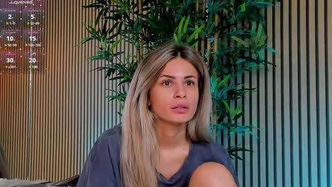 Snapshot of avrillcyrux chatting on 03/07/25, 07:19 AVRILL CYRUX online show from 03/07/25, 07:19