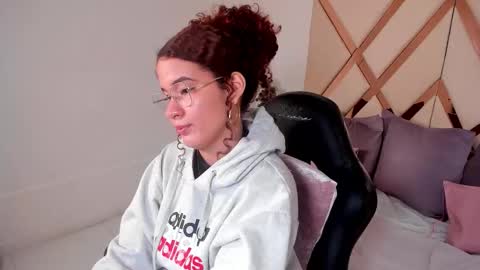 Avril  online show from 12/22/25, 11:51