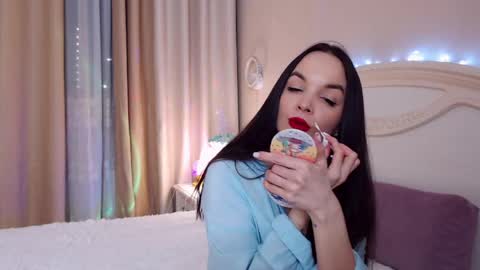 Snapshot of avrora_lew_ chatting on 04/30/26, 10:36 Avrora Inst online show from 04/30/26, 10:36