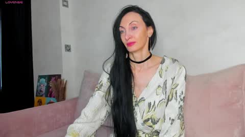 Snapshot of avrora_mars chatting on 04/10/26, 01:22 Avrora online show from 04/10/26, 01:22