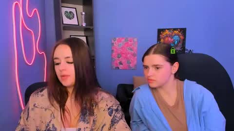 Snapshot of awesomeemma_ chatting on 05/05/26, 11:07 awesomeemma_ online show from 05/05/26, 11:07