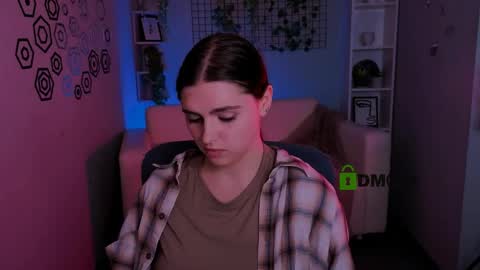 Snapshot of awesomeemma_ chatting on 05/11/26, 04:04 awesomeemma_ online show from 05/11/26, 04:04