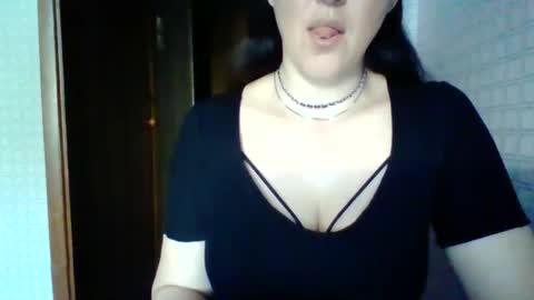 Snapshot of awesomeladyy chatting on 05/17/26, 07:28 awesomeladyy online show from 05/17/26, 07:28