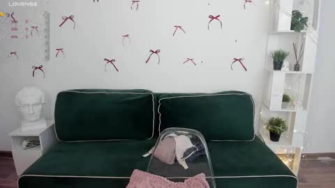 Emily online show from 02/09/25, 08:44