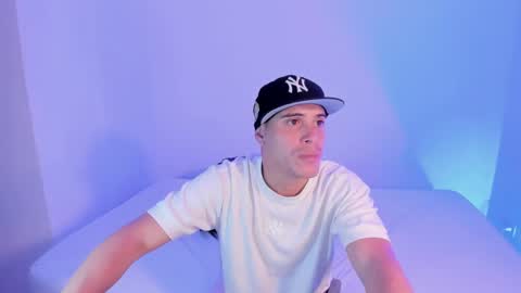 axel__fierro online show from 04/06/26, 08:21