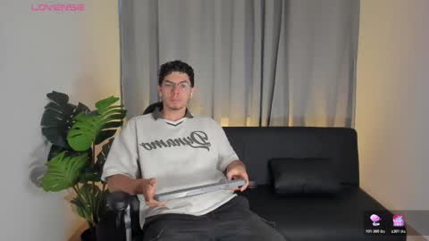 Snapshot of axel_creed chatting on 02/28/26, 09:27 Yooung King online show from 02/28/26, 09:27