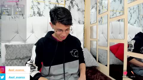 Axel Evanss online show from 02/05/25, 01:11