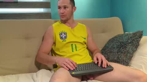 Axel Fairchaild online show from 10/08/25, 02:36