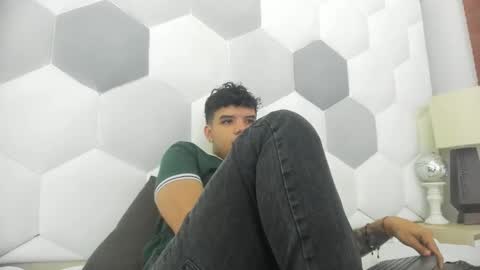 Snapshot of axel_forte chatting on 12/21/25, 01:07 Axel Forte online show from 12/21/25, 01:07