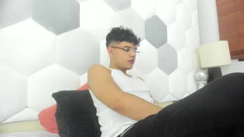 Snapshot of axel_forte chatting on 01/17/26, 01:27 Axel Forte online show from 01/17/26, 01:27