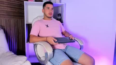 axel_grey_ online show from 12/02/25, 12:10