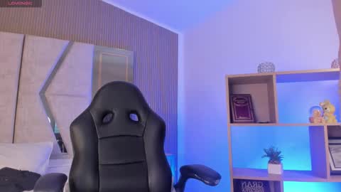 axel_grey_ online show from 03/18/26, 12:30