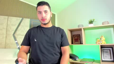 axel_grey_ online show from 03/25/26, 12:33