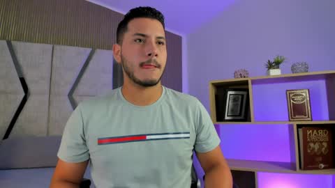 axel_grey_ online show from 04/11/26, 12:31
