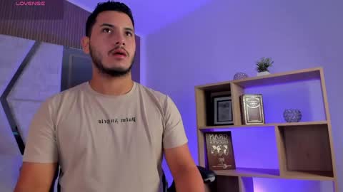 axel_grey_ online show from 04/18/26, 12:31