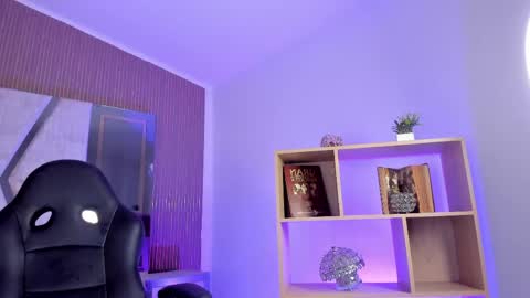 axel_grey_ online show from 04/20/26, 12:30