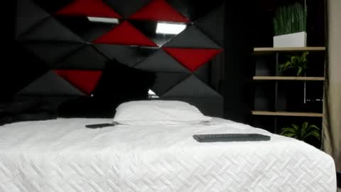 axel_hendrick online show from 04/28/26, 02:00