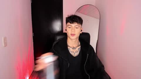 Snapshot of axel_inkshade chatting on 12/18/25, 06:30 Axel online show from 12/18/25, 06:30